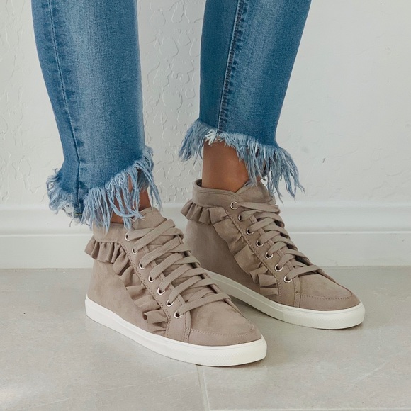 NIB Blush Nude Ruffle Chic High Top Sneaker - Picture 8 of 8